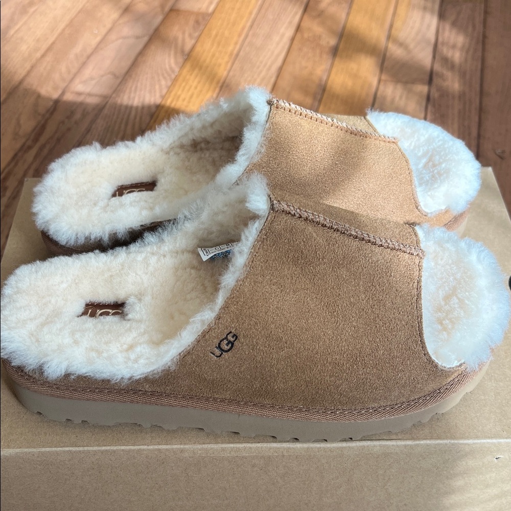 UGG® Women's Greenport Slide Slippers - Picture 4 of 14